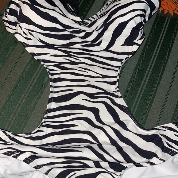 Aqua Solaire one Piece Swimsuit - Picture 3 of 6